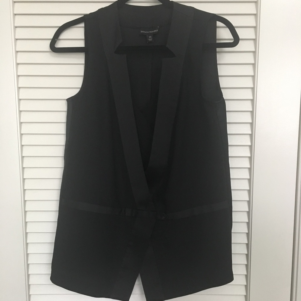 Banana Republic tuxedo sleeveless shirt